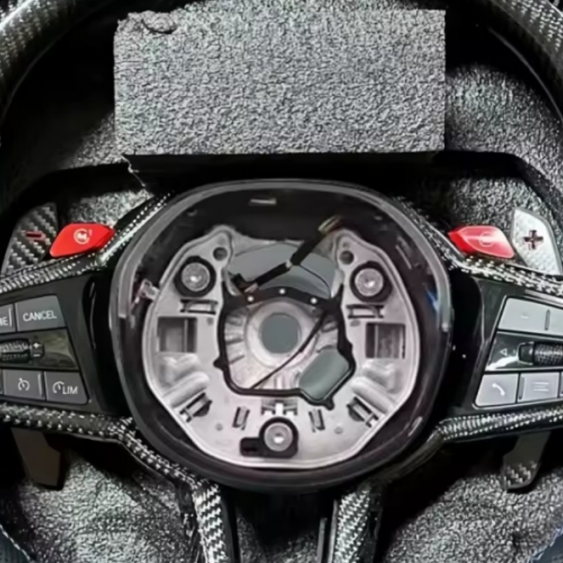 Volante in fibra di carbonio e - Car Accessories Website recensione e prezzo