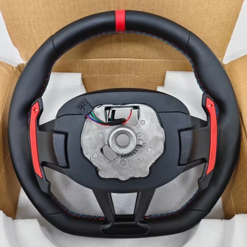 Volante in fibra di carbonio e - Car Accessories Website recensione e prezzo